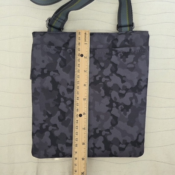 Sherpani Womens Essentials Sadie Lightweight Fold Over Crossbody Bag Black Gray - Picture 3 of 7